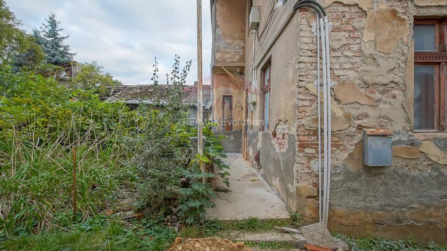 Vilă pe str Alexandru Ioan Cuza, 10 camere, S + P + E, teren 282 mp - 23