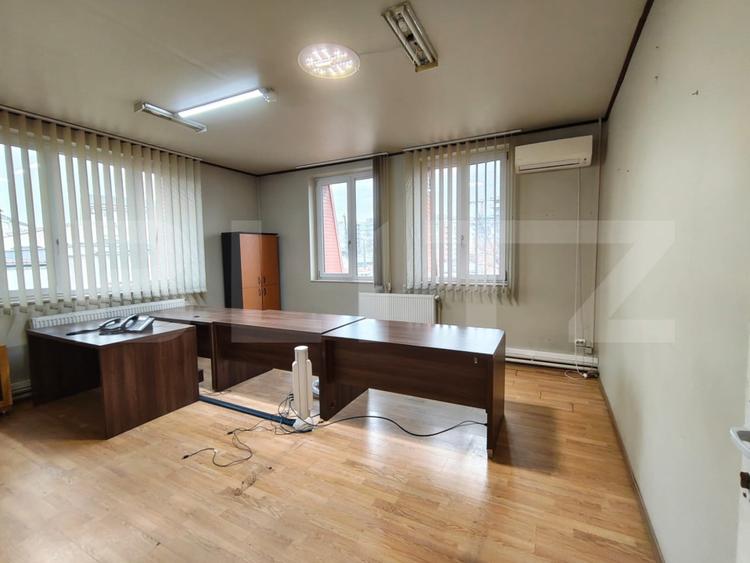 Spații comerciale in clădire de birouri central