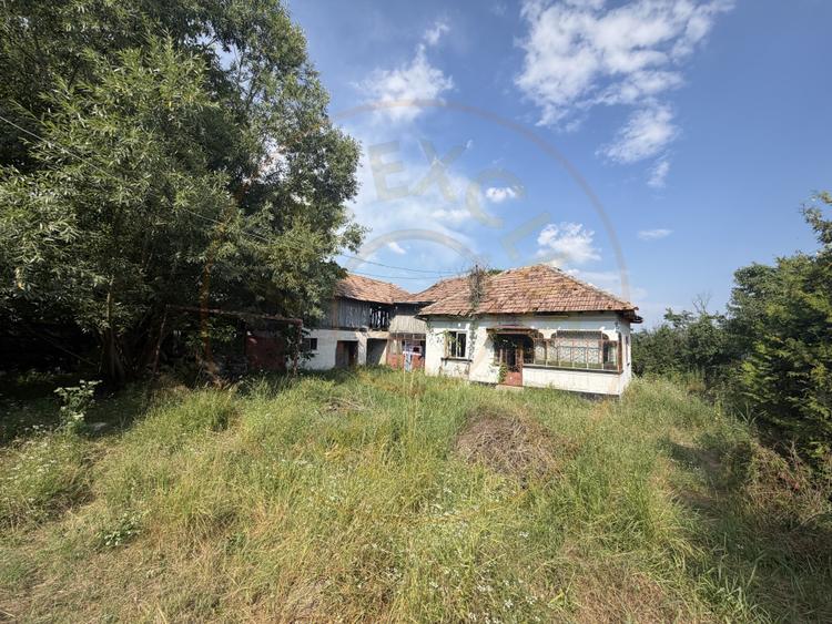 Casă bătrânească + teren 1.032 mp, Purcăreni, Argeș