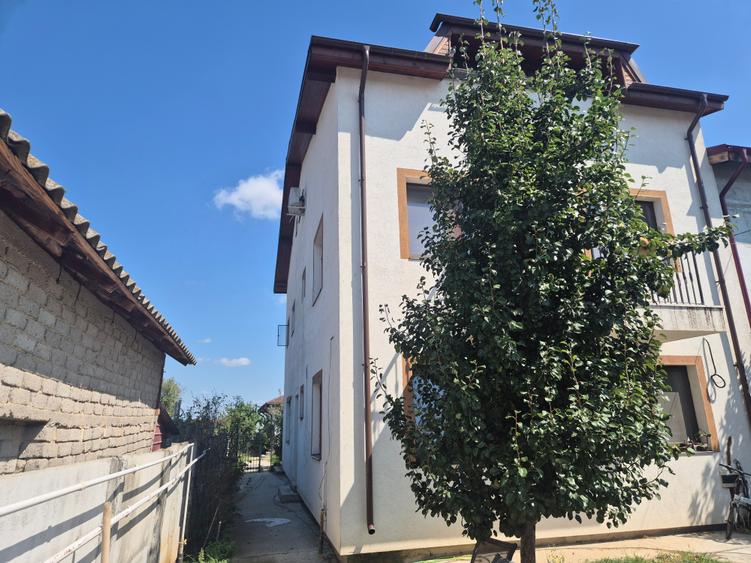 2 case 2021 P+1+M si P, str. principala, teren 1000 mp, limita Dragomiresti Vale