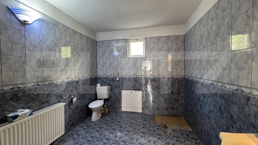 Spațiu industrial tip hală cu birouri, acces tir, 2 rampe, zona Caracal