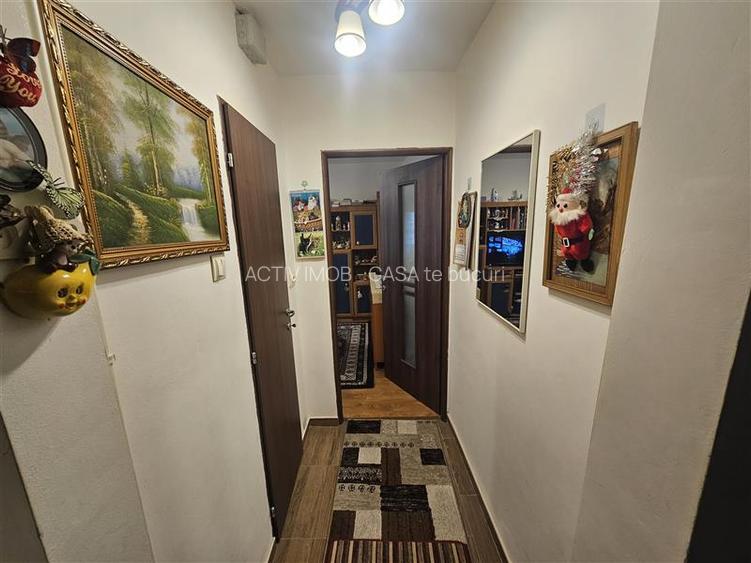 Resita, 2 Cam. Mobilat+Utilat, Et. 1, Micro 2 - 9