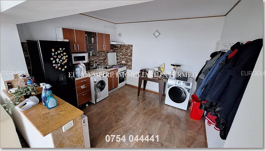 Vila+casa de vanzare zona Km 5 - 22