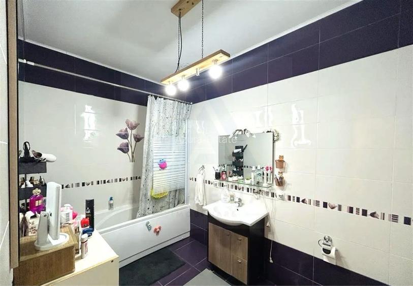 Casă 180 mp utili teren 710 mp panouri solare si hala in Sura Mare - 8