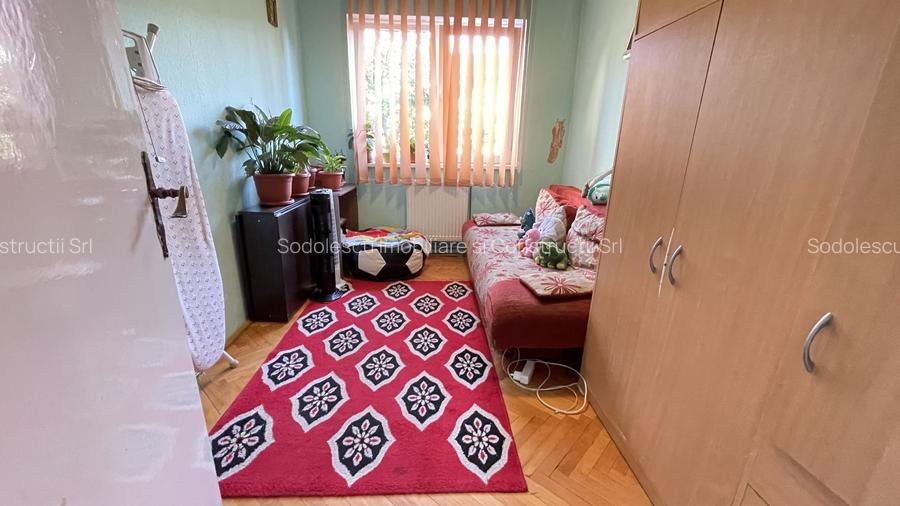 Apartament cu trei camere,etaj 2 - zona Cetatii - 11