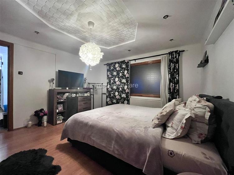 Renovat, Partial Mobilat Utilat! Vanzare apart 2 cam - Targoviste Micro 3. - 4