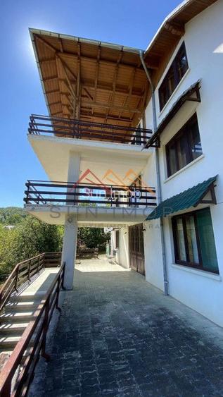 Vila de vanzare, teren 3100 mp, 7 camere, 6 grupuri sanitare, 3 CT, an 1997 - 56