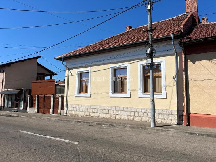 CASA INDIVIDUALA SOLIDA + ANEXE , STR EMINESCU, LA 5 MINUTE DE PIATA MICA - 2