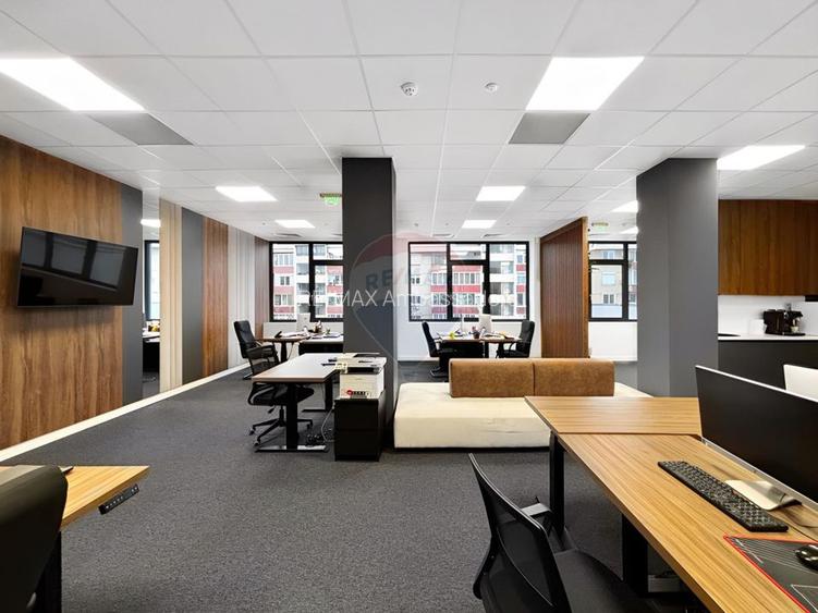 Spațiu comercial ultramodern P+4, Piața Victoriei - 9