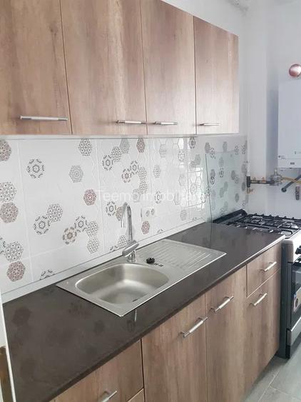 Garsoniera, decomandata, 37 mp, centrala proprie, ac, metrou aproape, Exigent - 5