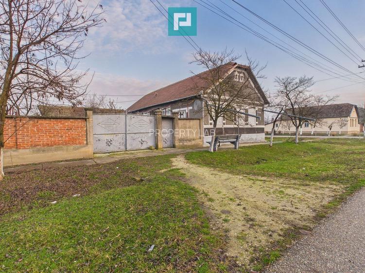 Proprietate cu 3 case din văiugă și teren în Nadab - 6