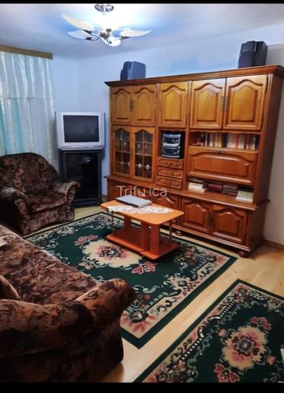 Casă  de va zare ,construita din cărămidă  co.pusa di 4 camere - 3
