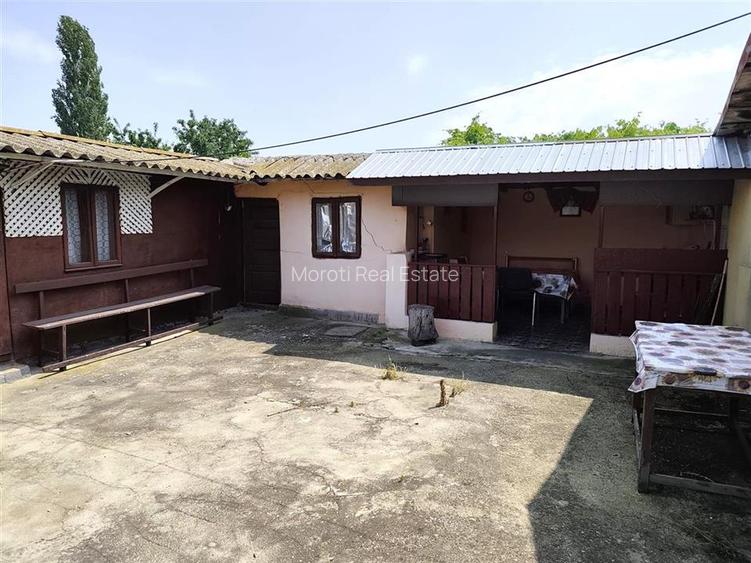 Proprietate spatioasa de vanzare in Gaesti, Dambovita - ideala pentru locuit sau - 10