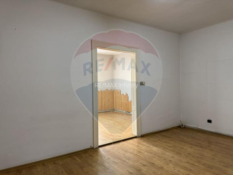 Apartament ultracentral cu curte, 2 unități locative. Str. Pitesti - 18