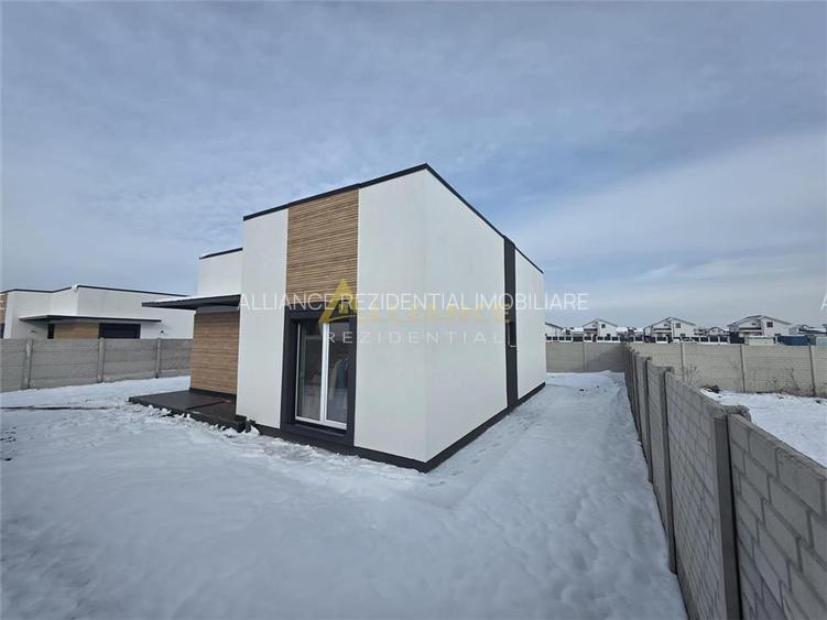 Casa stil mediteranean (zona de intrare in Comuna) - 2