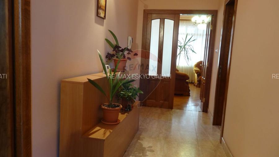 De VANZARE Casa spațioasă S+P+1E+M | Zona STIREX in Galati - 7