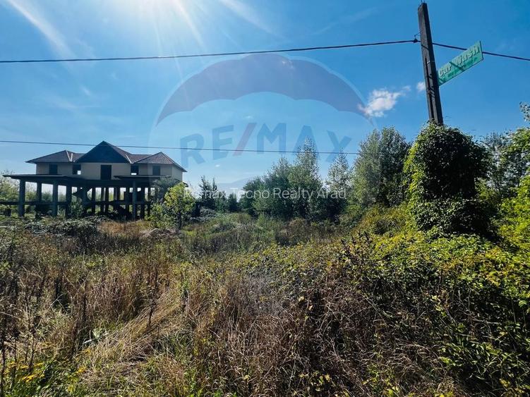 Casă / Vilă in constructie teren 3240 mp - 3