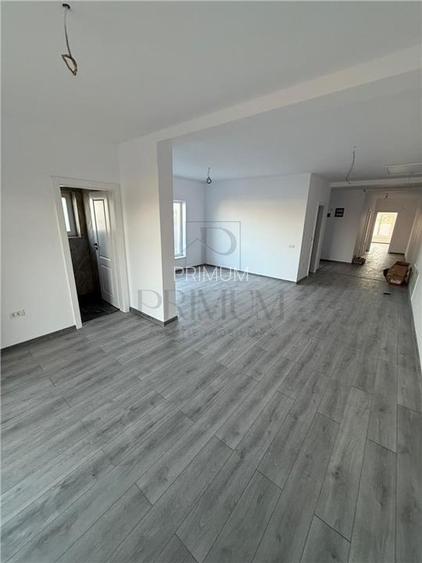 Duplex superb - la cheie - asfalt - 3 bai. - 8
