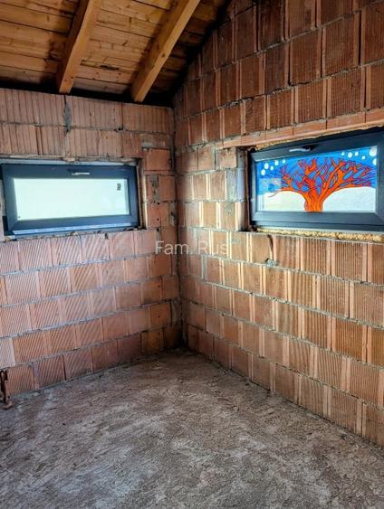 Proprietate de colt 2 intrari din strazi diferite intimitate rara - 7