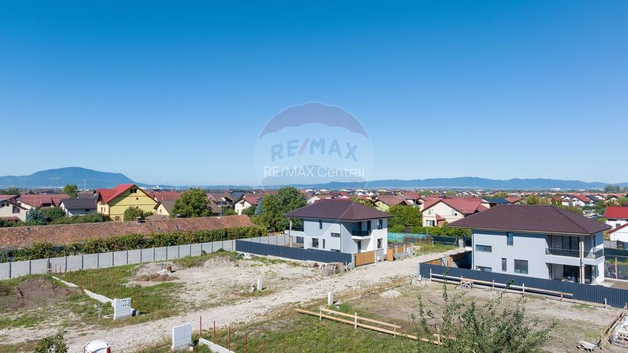 Casă / Vilă cu 5 camere de vânzare - 36