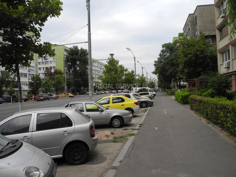 TINERETULUI  Metrou intrarea din Dimitrie CANTEMIR - 11