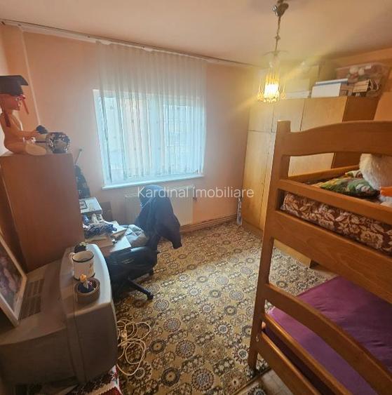 Apartament 3 camere,2 bai,zona Judetean - 9