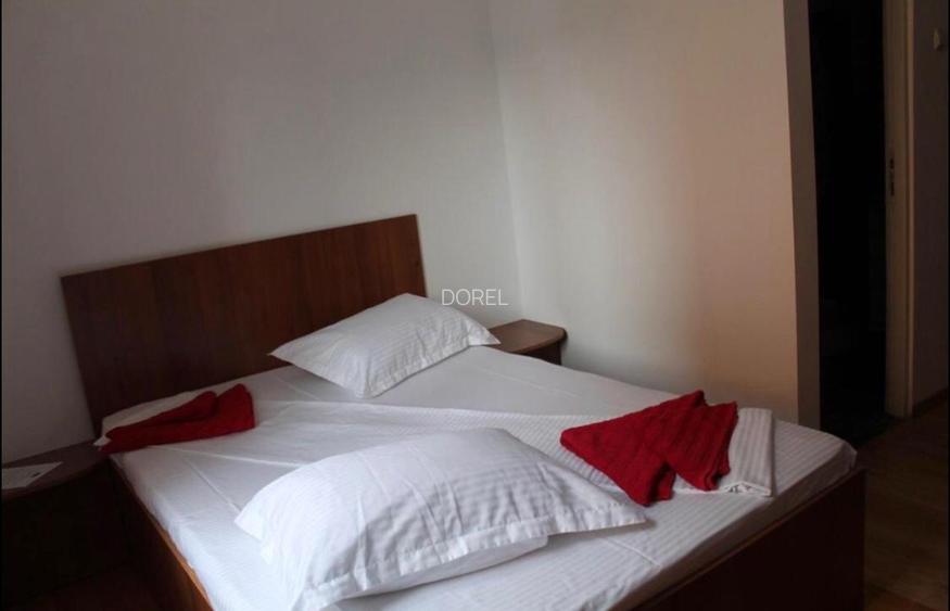 Proprietar vand casa  suprafata utila de 250mp parter etaj. Suprafata teren 272m - 3