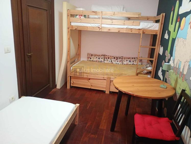 zona Piata Unirii, pietonala; centrala proprie; doua dormitoare. - 6
