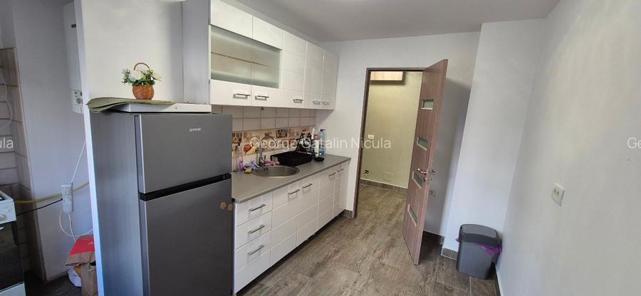 Ofer spre închiriere spațiu comercial – 60 mp, parter bloc zona centrala - 13