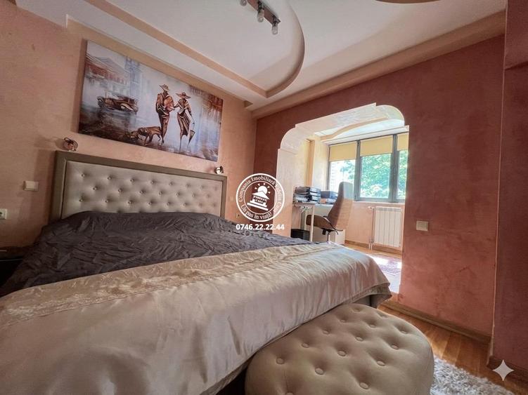 Apartament spectaculos bloc tip vilă Târgu Cucu