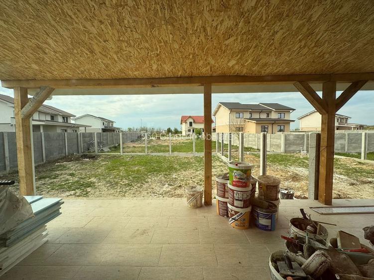 Duplex despartit prin camera tehnica - 4 camere Toate Utilitatile - 15
