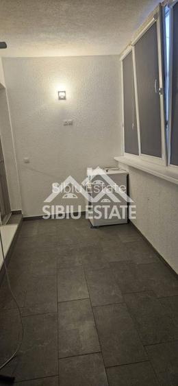 Apartament de inchiriat cu  3 camere,balcon, loc de parcarare, mobilat si utilat - 10