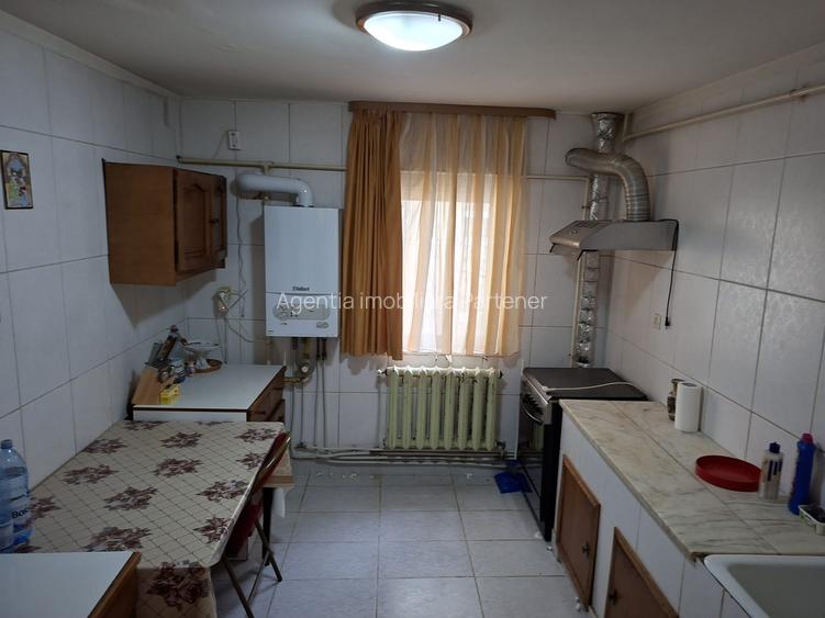 3 camere Popa Șapcă , Decomandat / centrală , Amplasament EXCELENT! - 4