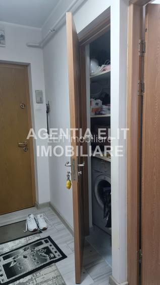 Garsoniera, bloc de apartamente, zona Mall - 7