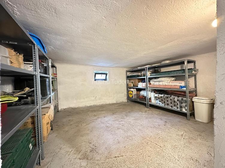 Vilă 6 camere complet renovata, disponibilă imediat, pret 269000 euro  URGENT - 14