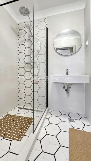 Structura Generoasa Zona Coresi Mall - 21