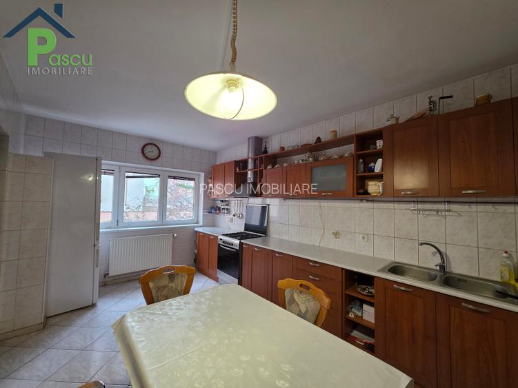 Vila Brancoveanu, Alunisului, S+P+1+M, 311 mpu, teren 200 mp, garaj - 11