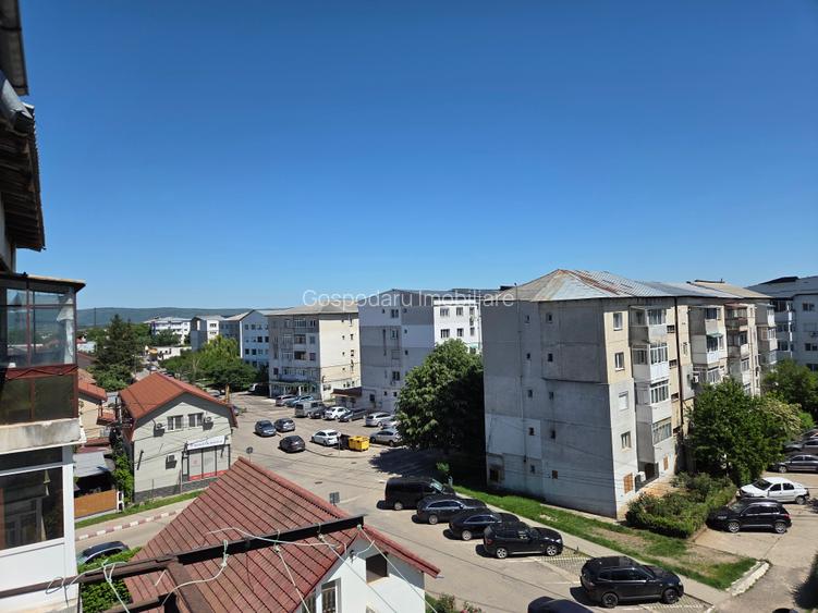Apartament cu 3 camere decomandat etajul 4 zona centrala Adjud - 8