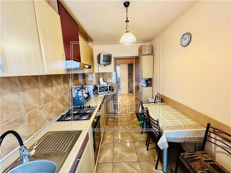 Apartament de inchiriat in Sibiu - 3 camere si balcon - zona N. Iorga - 2