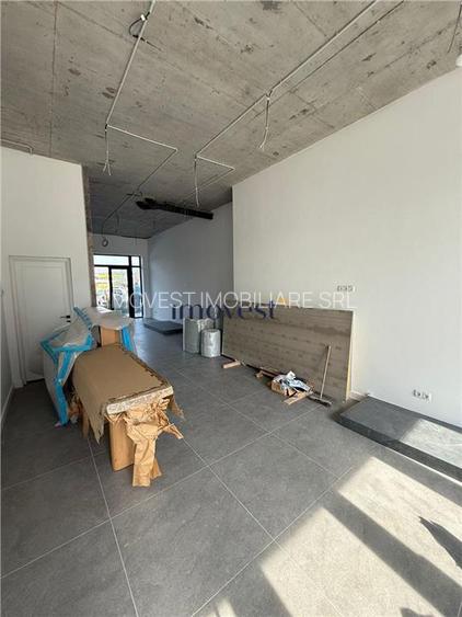 Spatiu comercial cu 3 locuri de parcare in complexul Smarald - 5