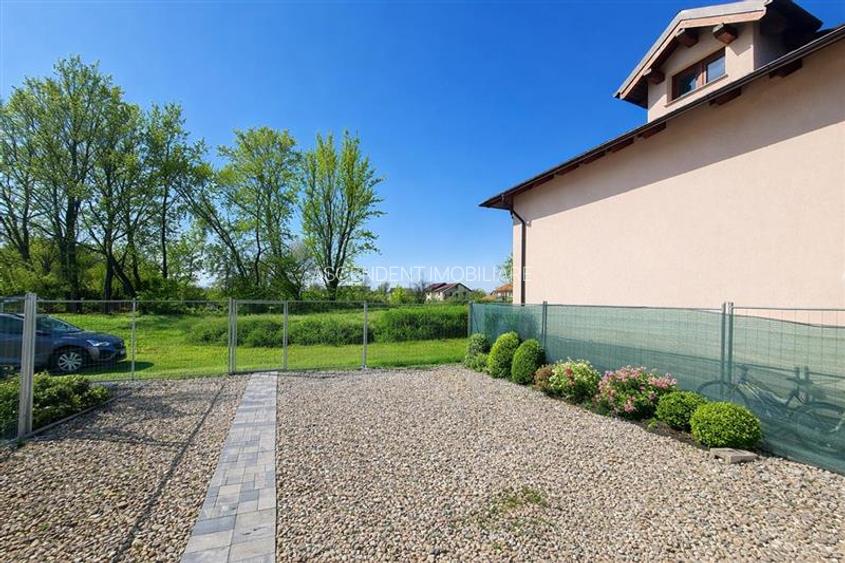 Casa moderna,mobilata,utilata,incalzire parsoseala:confort,liniste si natura la - 3