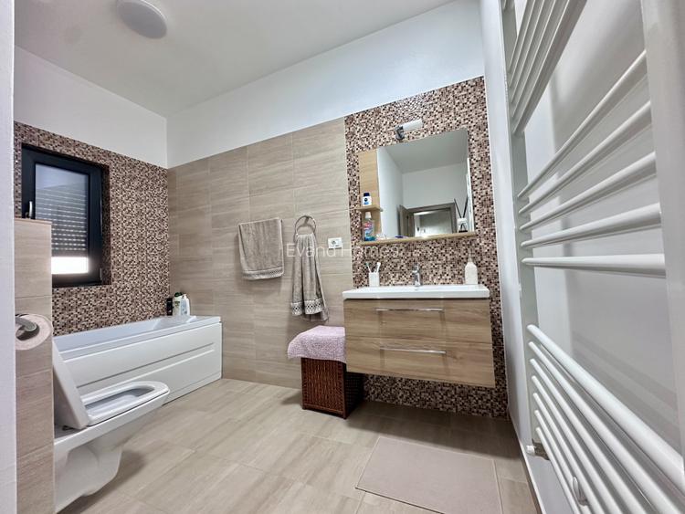 Duplex despartit prin garaj cu 5 camere - Dumbravita - 7