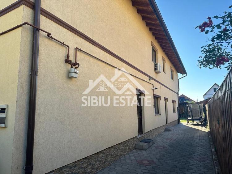 Casa tip duplex 5 camere 350 mp teren terasa cu zona gratar si pivnita - 2