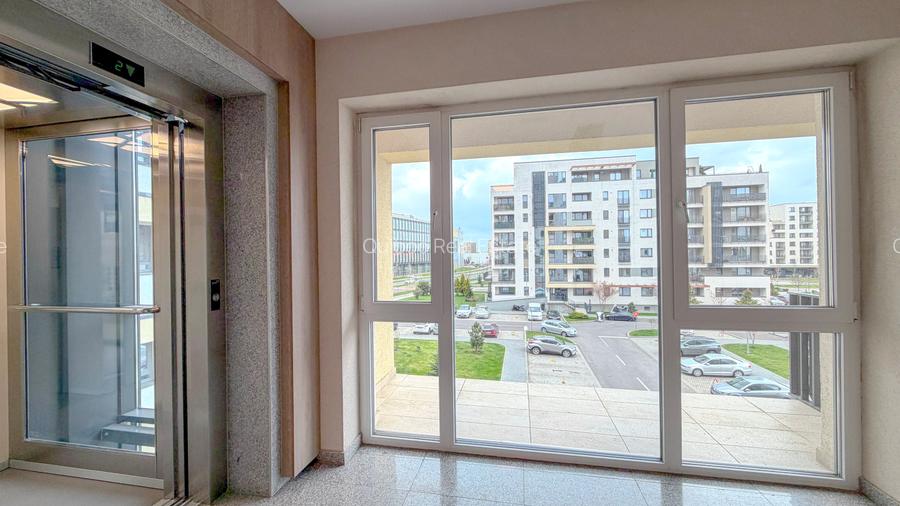 Studio in Kasper Coresi, vedere către aleea pietonală, loc de parcare si boxa - 11