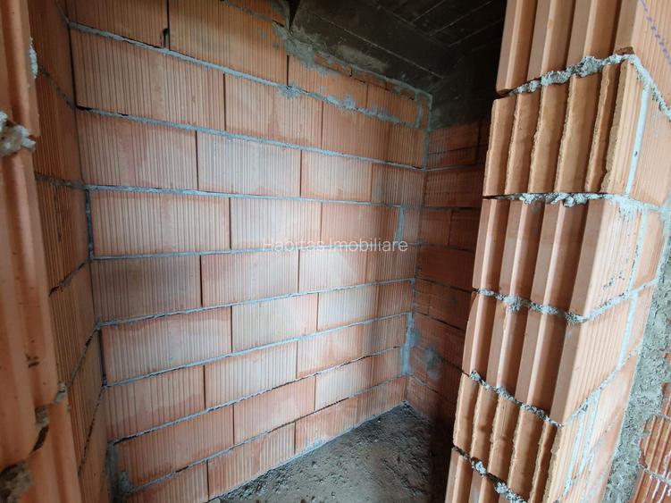 Casa individuala (semicolectiva) 172 mp utili, teren 765 mp Feleacu - 18