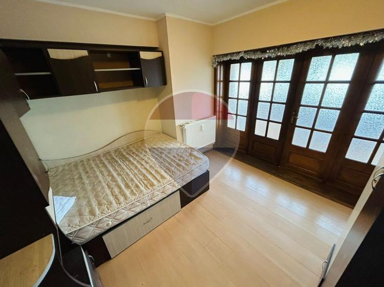 Apartament 4 camere Rovine