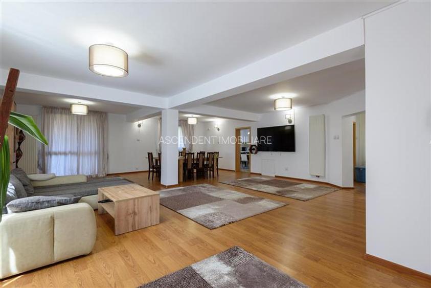 Vila impozanta,pretabila si pe segmentul comercial/ servicii,Tractorul,Brasov: F - 44