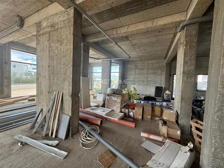 Sp com 195 mp, 7 locuri de parcare, 4 intrari, zona de Nord, bloc nou - 8