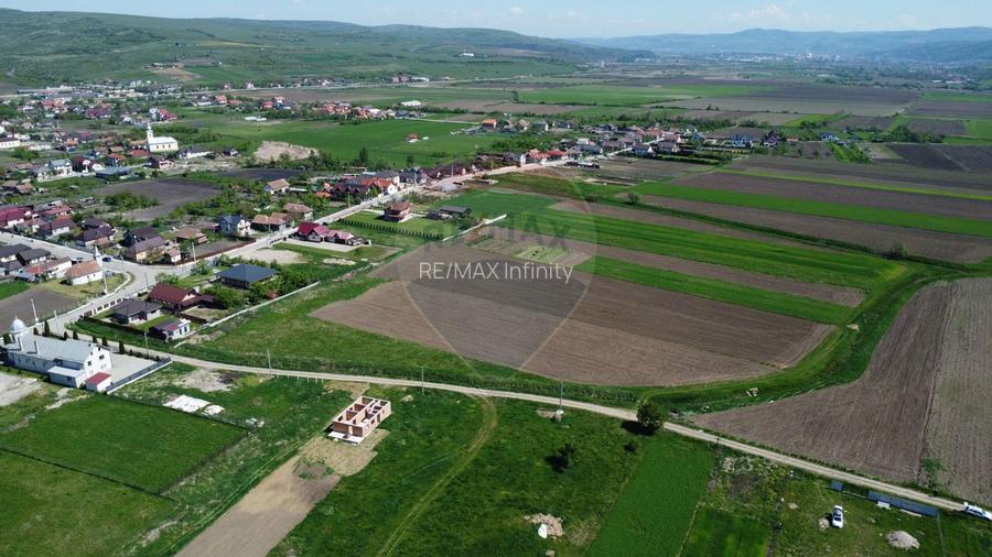 Teren intravilan 1.400 mp, imprejmuit integral - Livada, comuna Iclod - 15