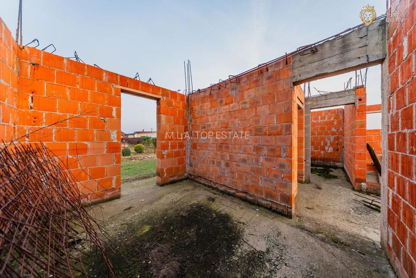 Teren de vanzare cu casa la rosu in Santana - 7